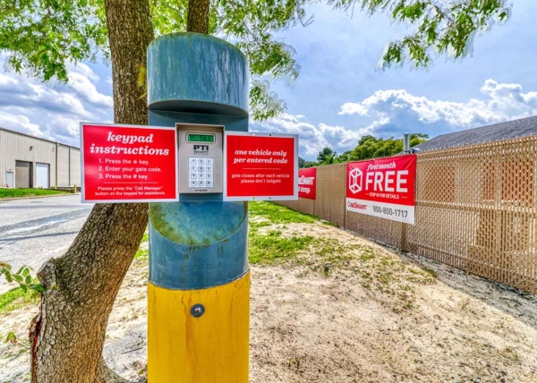 Facility photo: //images.sparefoot.com/medium/2283686893117b2b196.jpg