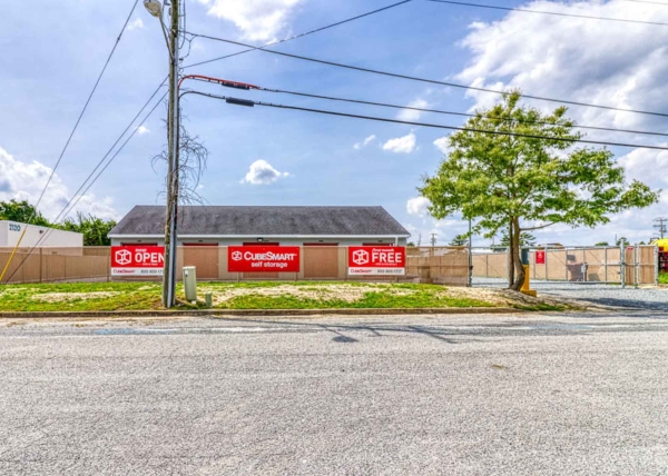 Facility photo: //images.sparefoot.com/medium/2283686977310a6290f.jpg