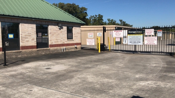 Storage Units at Storage Direct Self Storage - Willowbrook - 9250 Mills Road