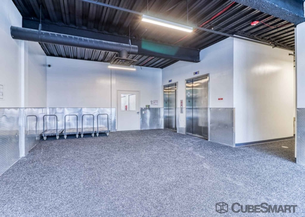 Facility photo: //images.sparefoot.com/medium/228390686f7b4acf773.jpg