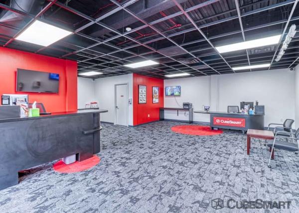 Facility photo: //images.sparefoot.com/medium/228390686f7b4e426b5.jpg