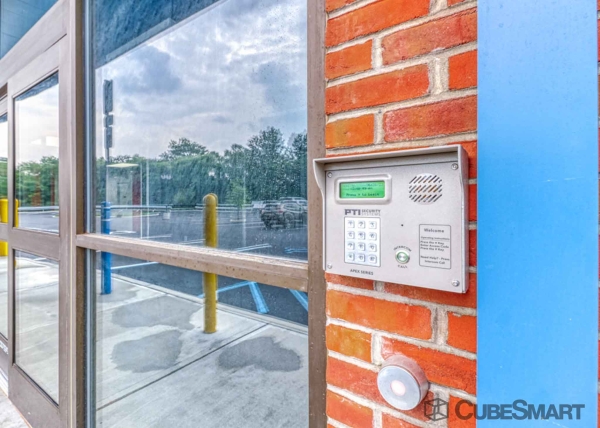 Facility photo: //images.sparefoot.com/medium/22839069773519077a1.jpg