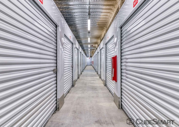 Facility photo: //images.sparefoot.com/medium/2283906977351a8d784.jpg