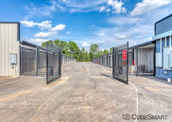 Facility photo: //images.sparefoot.com/medium/2284346880965f2b1cb.jpg