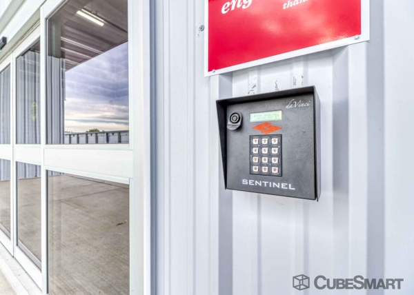 Facility photo: //images.sparefoot.com/medium/228462693aafb98229b.jpg