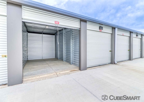 Facility photo: //images.sparefoot.com/medium/228462693bfe21bfbd3.jpg