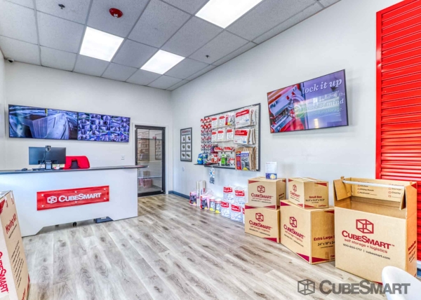 Facility photo: //images.sparefoot.com/medium/22849768832170744e9.jpg