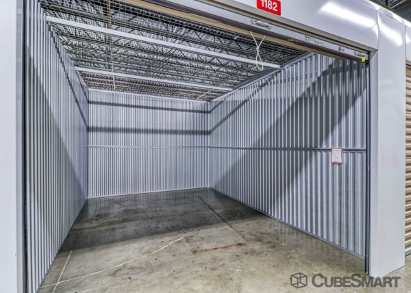 Facility photo: //images.sparefoot.com/medium/2284976912e2fa828fd.jpg