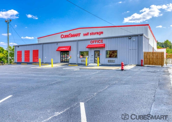 Facility photo: //images.sparefoot.com/medium/22849769dc8a630f5c4.jpg