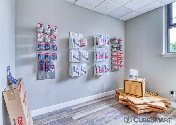 Facility photo: //images.sparefoot.com/medium/228545691ee16d83148.jpg