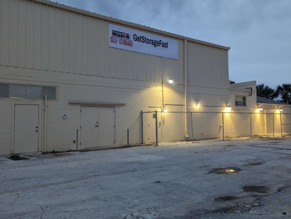 Facility photo: //images.sparefoot.com/medium/22855268e9600b2eabc.jpg