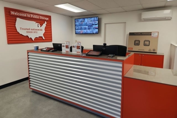 Facility photo: //images.sparefoot.com/medium/228567687ceabd0462b.jpg