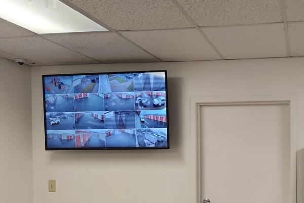 Facility photo: //images.sparefoot.com/medium/228567687ceabe19e27.jpg