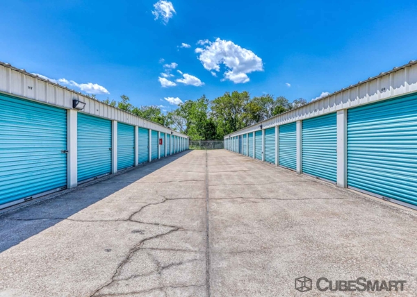 Facility photo: //images.sparefoot.com/medium/2286556901eb227b62b.jpg