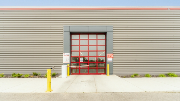 Facility photo: //images.sparefoot.com/medium/22869068c198dc9a12d.jpg