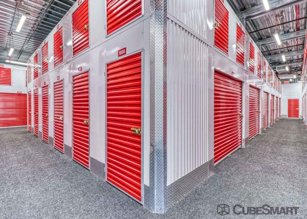 Facility photo: //images.sparefoot.com/medium/228714686f80abbdffd.jpg