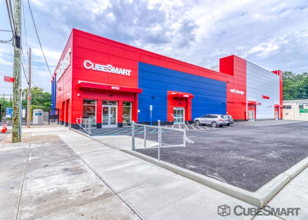 Facility photo: //images.sparefoot.com/medium/228714688f1b4648336.jpg