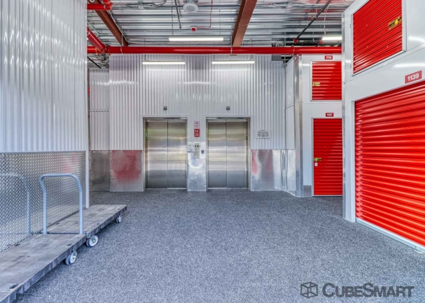 Facility photo: //images.sparefoot.com/medium/22871469fc549d3c75f.jpg