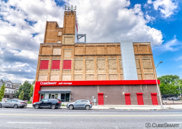 Facility photo: //images.sparefoot.com/medium/228761688b292889711.jpg