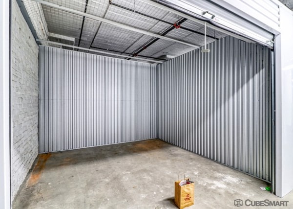Facility photo: //images.sparefoot.com/medium/228761688b292a0382c.jpg