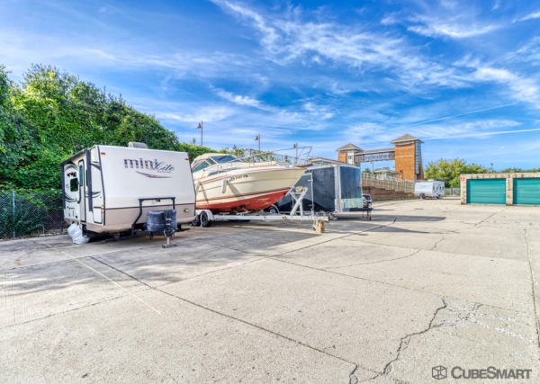 Facility photo: //images.sparefoot.com/medium/228814691f062fd2c79.jpg