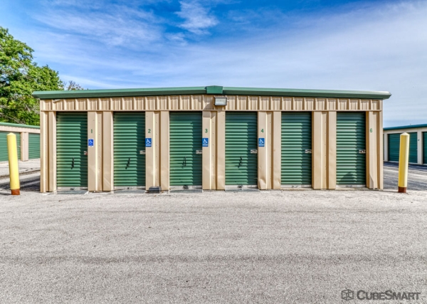 Facility photo: //images.sparefoot.com/medium/22881568835ec617e53.jpg