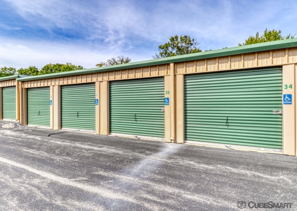Facility photo: //images.sparefoot.com/medium/22881568835ec733d7c.jpg