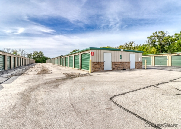 Facility photo: //images.sparefoot.com/medium/228815691f0642179cf.jpg