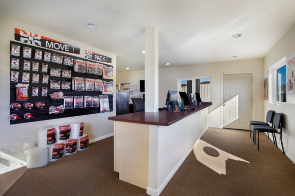 Facility photo: //images.sparefoot.com/medium/228820657b37b391c94.jpg