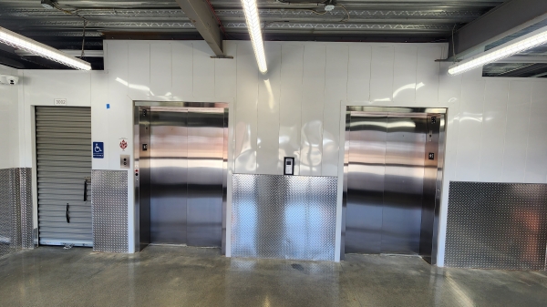 Facility photo: //images.sparefoot.com/medium/2288226481fbd17cbb1.jpg