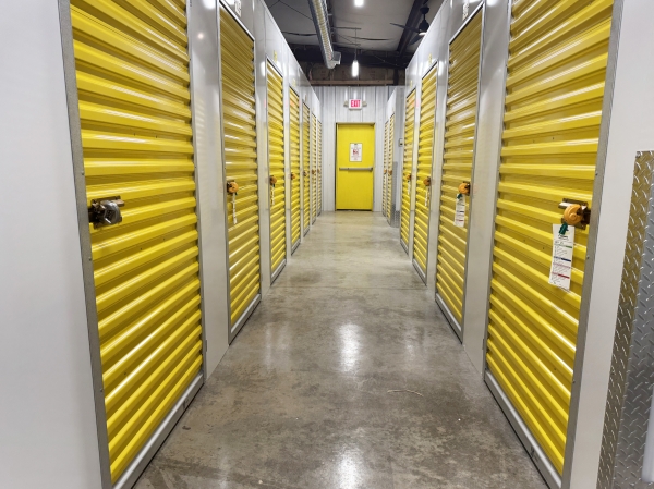 Facility photo: //images.sparefoot.com/medium/2288356a0640aa8f0a0.jpg