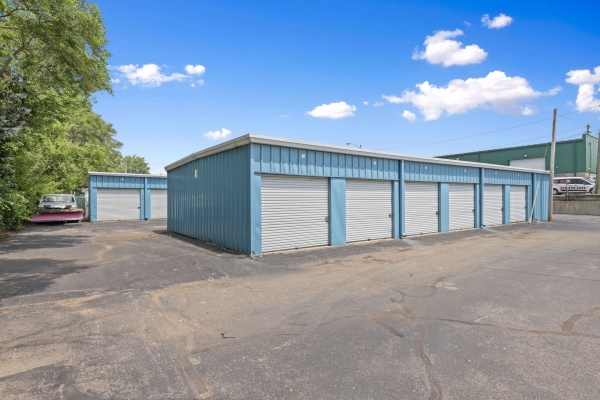 Facility photo: //images.sparefoot.com/medium/22884568ae0c916cf71.jpg