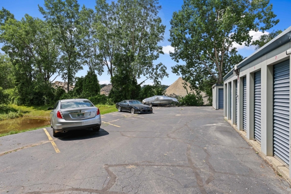 Facility photo: //images.sparefoot.com/medium/22884568ae0cdd847e2.jpg