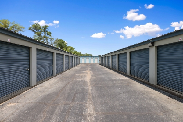 Facility photo: //images.sparefoot.com/medium/22884568ae0cee3e231.jpg