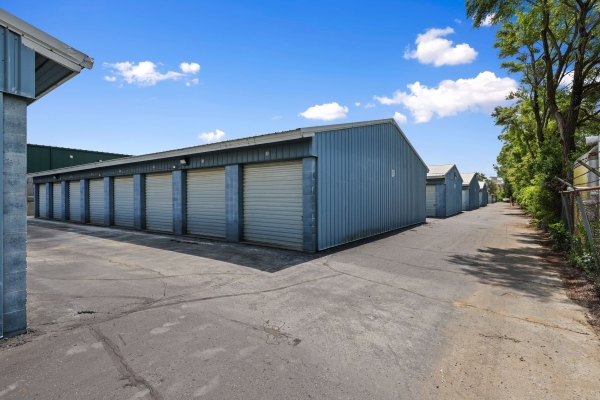 Facility photo: //images.sparefoot.com/medium/22884568ae0d8e44972.jpg