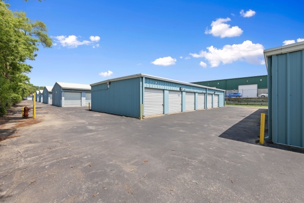 Facility photo: //images.sparefoot.com/medium/22884568ae0eb75bc39.jpg