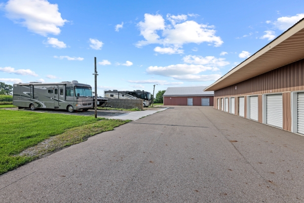 Facility photo: //images.sparefoot.com/medium/22884668b086018eafd.jpg