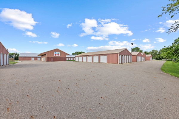 Facility photo: //images.sparefoot.com/medium/22884668b0869fd2ae2.jpg