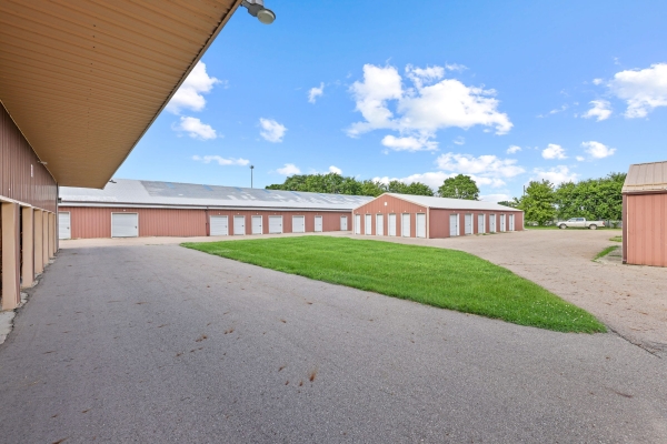 Facility photo: //images.sparefoot.com/medium/22884668b0876895a23.jpg
