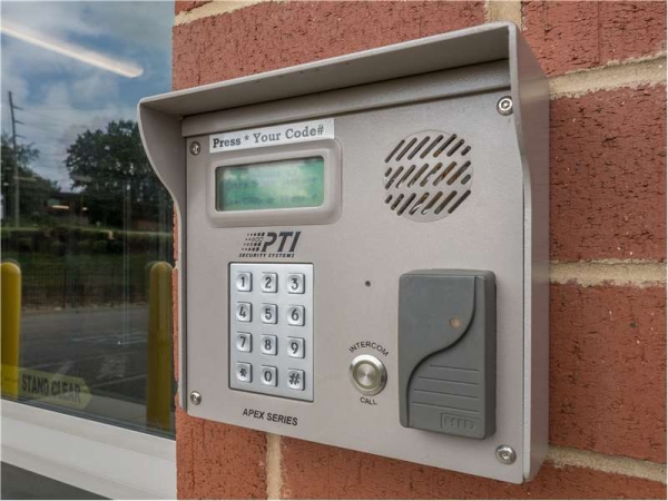 Storage Units at Extra Space Storage - 1935 - Knoxville - Middlebrook Pike - 8627 Middlebrook Pike