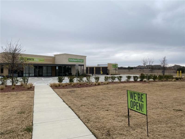 Storage Units at Extra Space Storage - 1939 - Arlington - W Sublett Rd - 1040 West Sublett Road