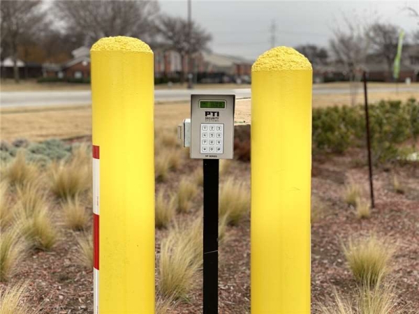 Storage Units at Extra Space Storage - 1939 - Arlington - W Sublett Rd - 1040 West Sublett Road