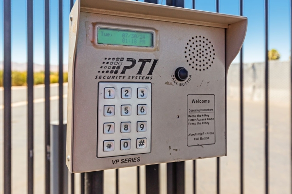 Facility photo: //images.sparefoot.com/medium/22891869942e19f1844.jpg