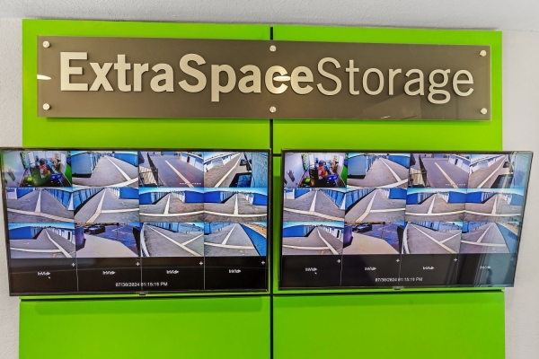 Facility photo: //images.sparefoot.com/medium/22891869942e1f0f5a4.jpg