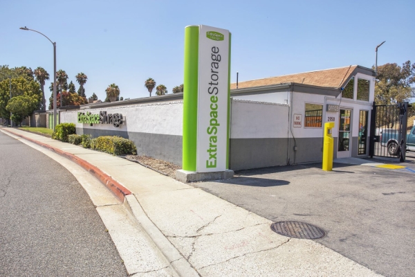 Facility photo: //images.sparefoot.com/medium/22892069942e16c194c.jpg