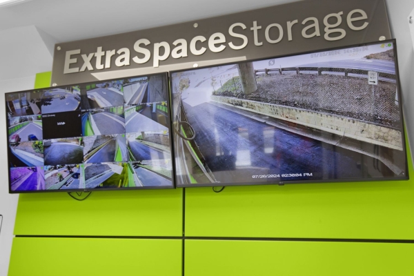 Facility photo: //images.sparefoot.com/medium/22892169942e2122f6f.jpg