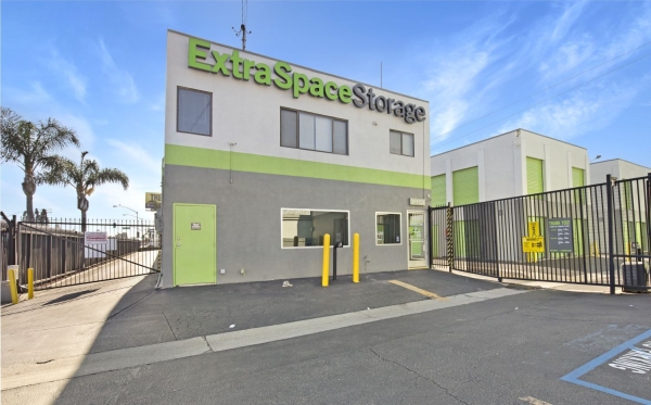 Facility photo: //images.sparefoot.com/medium/22892269942e05550e4.jpg