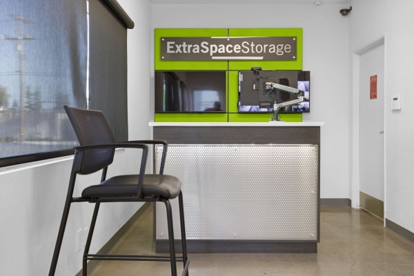 Facility photo: //images.sparefoot.com/medium/22892269942e08044dc.jpg