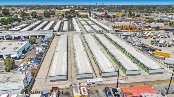 Facility photo: //images.sparefoot.com/medium/22892669942e1c1a78e.jpg