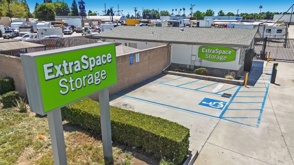 Facility photo: //images.sparefoot.com/medium/22892669942e211e41c.jpg